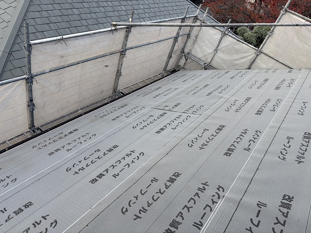 防水シート（ルーフィング）の敷設