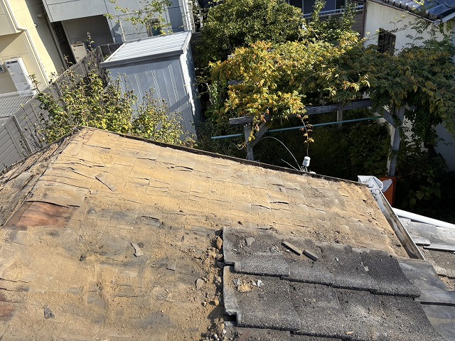 瓦を撤去した下地の状況