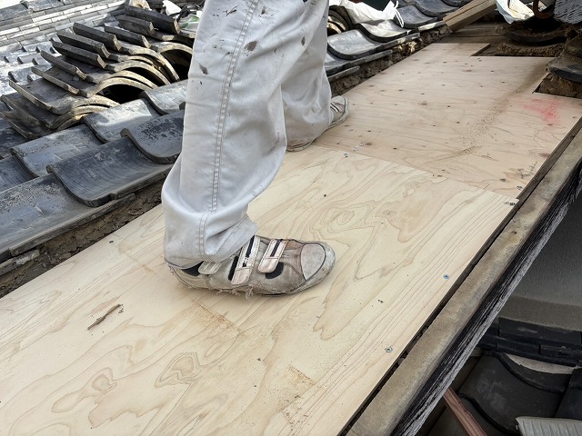 新しい野地板の施工