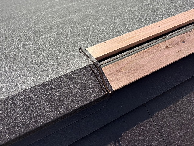 棟板金の取り付け