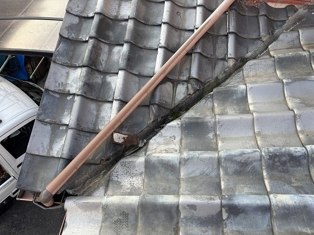 劣化した谷板金