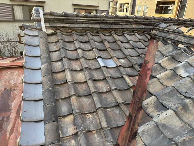 新しい瓦で袖部施工