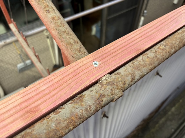 ビスで垂木固定