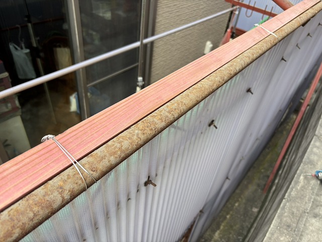 新しい波板の設置